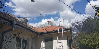 FOTO Incendiu în cartierul Mândrești. O femeie a suferit atac de panică
