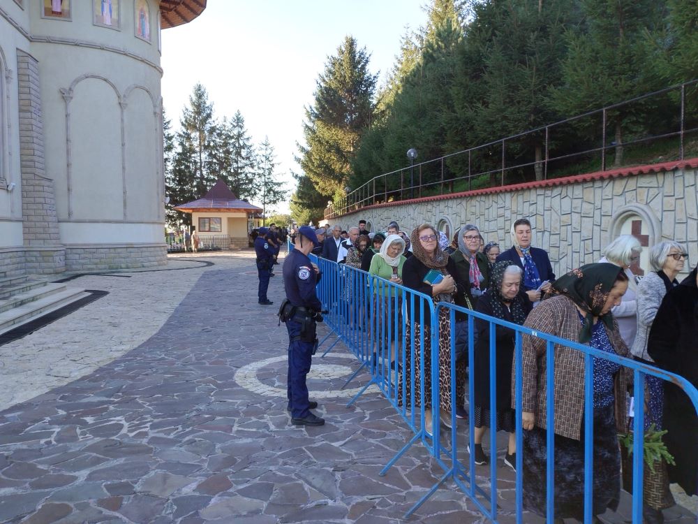 Zile încărcate pentru jandarmii vrânceni și celelalte forțe MAI 4 jandarmi biserica