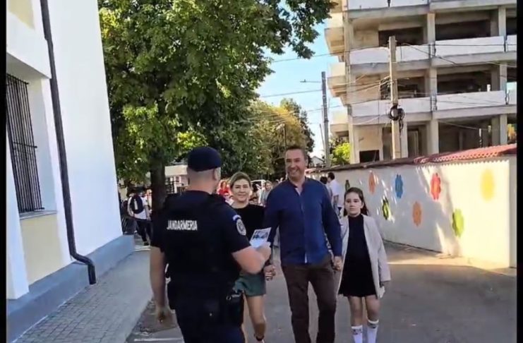 VIDEO Jandarmii vrânceni: Un nou an școlar începe cu siguranță și prietenie