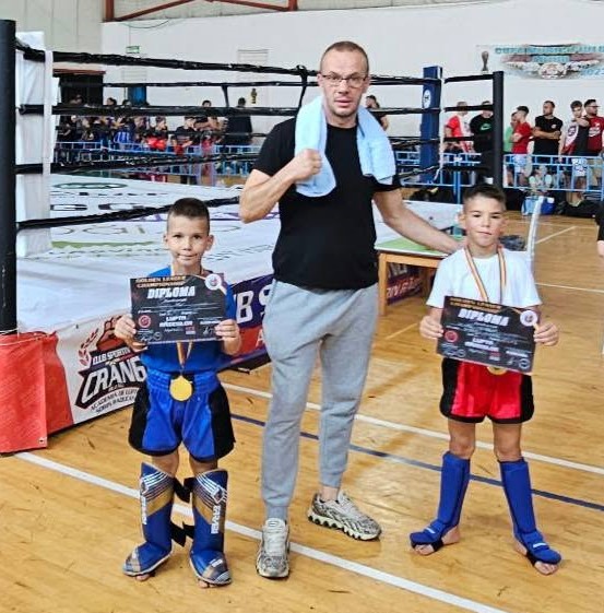 FOTO Evoluții foarte bune pentru tinerii sportivi pregătiți de Viorel Otavă la o competiție națională de box 7 kickboxing copii