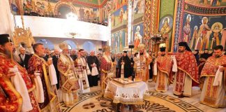 FOTO Sfânta Cruce și Sfântul Teodosie au adunat mii de pelerini la hramul Mănăstirii Brazi