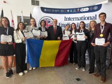 FOTO Uniristul Mihai Șurubaru, cel mai bun component al lotului României de la Olimpiada Internațională de Limba Engleză 3 olimpiada engleza 1