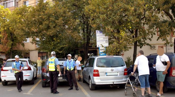 Persoanele cu dizabilități au atras atenția asupra ocupării abuzive a locurilor de parcare destinate lor