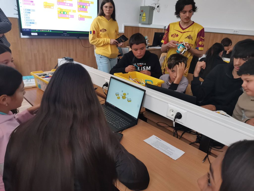 FOTO FIRST Step Into STEAM – O experiență de neuitat pentru elevii Școlii Gimnaziale Tâmboești