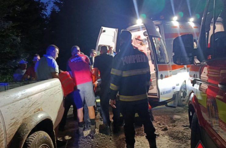 ULTIMA ORĂ A fost găsit și preluat bărbatul prins sub un copac, în zona Nistorești