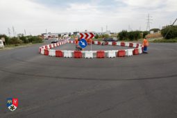 FOTO Sens giratoriu provizoriu la intersecția DJ 205S – DN 2M – DN 2D 1 sens giratoriu 2