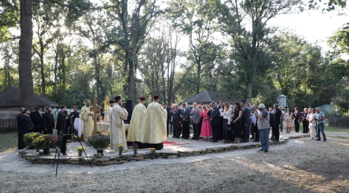 FOTO Astăzi am pus credința în inima Muzeului Satului Vrâncean: a fost sfințită piatra de temelie a Bisericii de lemn