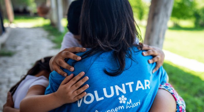 ”Ajungem MARI” caută 20 de voluntari care să fie modele pentru copiii instituționalizați din Vrancea