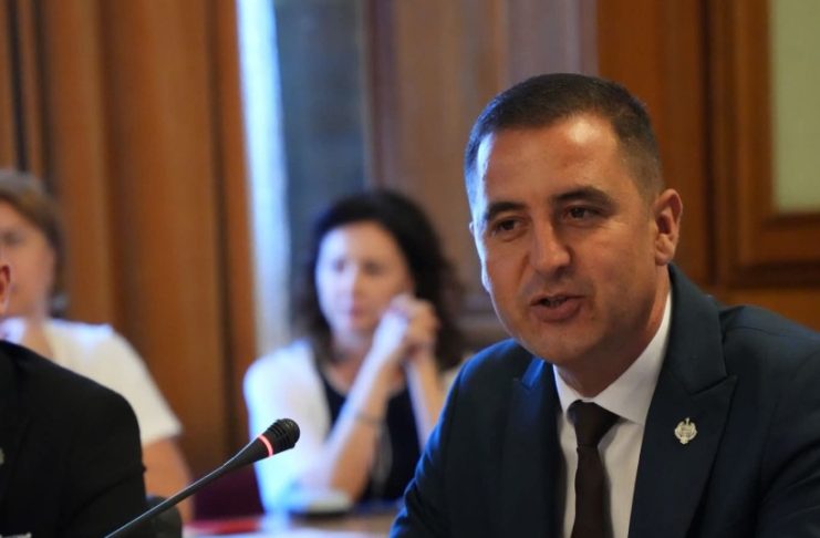 Șoferii nu vor mai trebui să prezinte actele în format fizic: proiect avizat în Comisia pentru transporturi a Camerei Deputaților