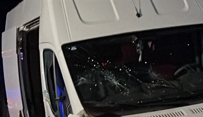 Coliziune între o dubă și o căruță, la Vidra. Căruțașul a fost rănit