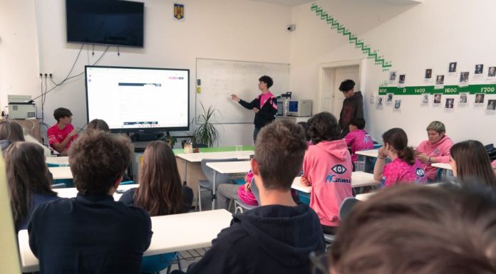 FOTO Din online, față în față, la Gheorgheni: AICitizens și Novatronic, două echipe de robotică unite prin mentorat și pasiunea pentru tehnologie