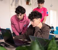 FOTO Din online, față în față, la Gheorgheni: AICitizens și Novatronic, două echipe de robotică unite prin mentorat și pasiunea pentru tehnologie 5 aicitizens mentori 4