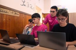 FOTO Din online, față în față, la Gheorgheni: AICitizens și Novatronic, două echipe de robotică unite prin mentorat și pasiunea pentru tehnologie 3 aicitizens mentori 5