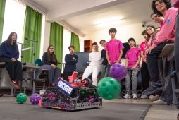 FOTO Din online, față în față, la Gheorgheni: AICitizens și Novatronic, două echipe de robotică unite prin mentorat și pasiunea pentru tehnologie 4 aicitizens mentori 6