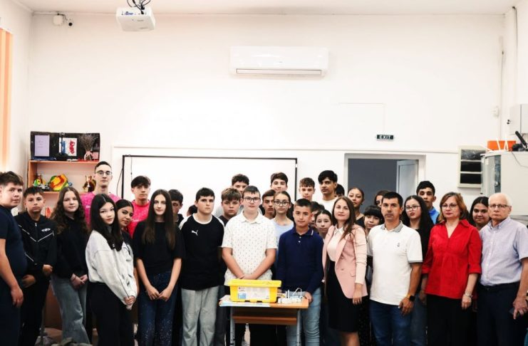 FOTO AICitizens promovează robotica, imaginația și tehnologia în școlile din județ