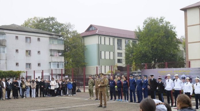 FOTO Ziua Armatei Române, sărbătorită prin întâlniri cu elevii din județ