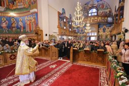 FOTO Prinos de cinstire adus Sfintei Cuvioase Parascheva la Buzău și Focșani 4 catedrala ciprian