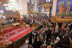 FOTO Prinos de cinstire adus Sfintei Cuvioase Parascheva la Buzău și Focșani 3 catedrala credinciosi