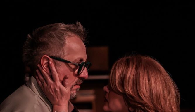 ”Mici crime conjugale”, la preț redus, la Teatrul Focșani