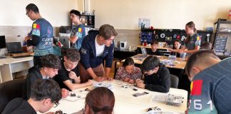 FOTO Robotică, creativitate și curiozitate, într-un laborator plin de copii