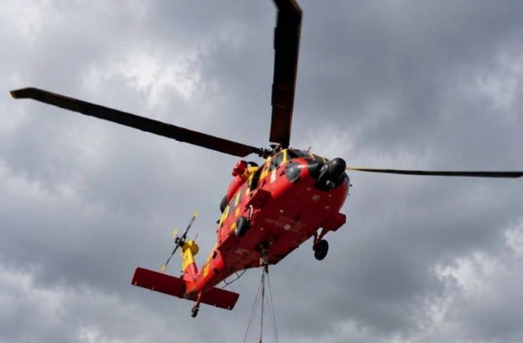 Doi pompieri vrânceni sprijină cu o dronă operațiunile de stingere a incendiului de pădure din Parcul Național Domogled – Valea Cernei