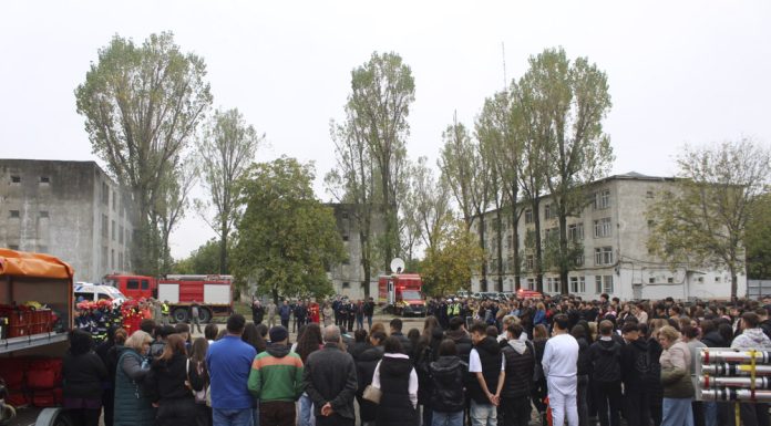 FOTO Exercițiu cu forțe și mijloace în teren la Colegiul Tehnic „Ion Mincu” din Focșani