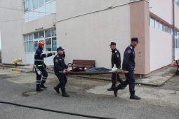 FOTO Exercițiu cu forțe și mijloace în teren la Colegiul Tehnic „Ion Mincu” din Focșani 6 exercitiu isu 4