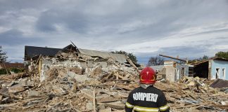 FOTO Zece case afectate în urma exploziei de la Sihlea. Trei imobile sunt distruse complet