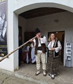 FOTO-VIDEO Meșterul popular vrâncean Pavel Caba, omagiat la Muzeul Național al Satului ”Dimitrie Gusti” 2 expo pavel caba 1