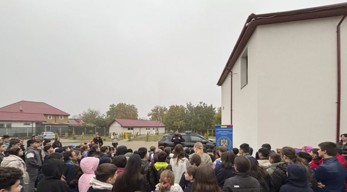 FOTO Jandarmii vrânceni, din nou alături de elevi în cadrul programului „Școala Altfel”