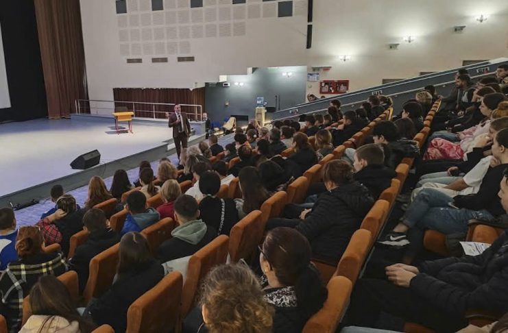 FOTO Alegeri informate, pași spre independență – Educație juridică și dialog pentru tineri