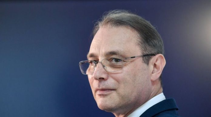 Luca Niculescu, premier desemnat: ”Avem nevoie de un guvern care să poată lua rapid decizii și să răspundă unor probleme economice și sociale care nu mai suportă amânare”