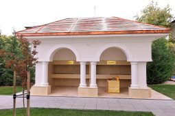 FOTO Prinos de cinstire adus Sfintei Cuvioase Parascheva la Buzău și Focșani 9 lumanarar catedrala 1