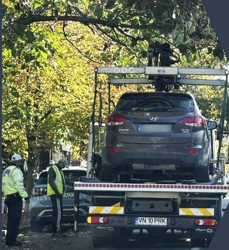 Primăria Focșani va ridica din nou mașinile parcate neregulamentar