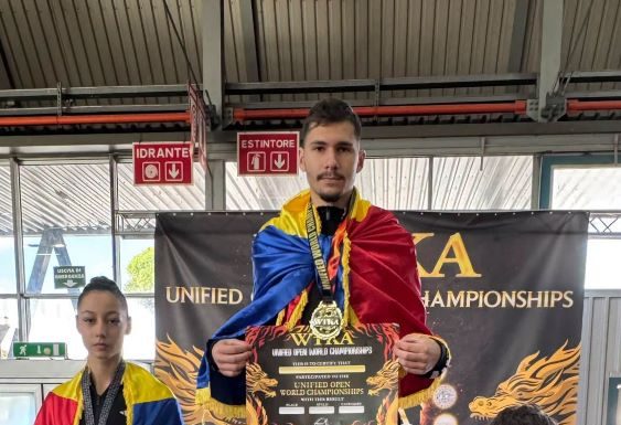 Doi tineri sportivi din Adjud, medaliați la Campionatul Mondial Unificat WTKA