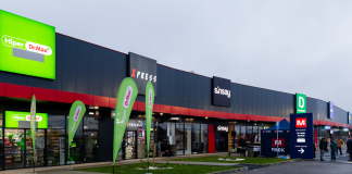 FOTO S-a deschis complexul comercial M Park din Adjud / Complexul va fi extins anul viitor