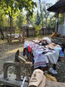 FOTO Rapsodii de toamnă, și astăzi, în Crângul Petrești: meșteri populari, producători locali, artiști populari, activități pentru copii 5 muzeu mesteri 1