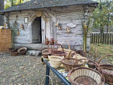 FOTO Rapsodii de toamnă, și astăzi, în Crângul Petrești: meșteri populari, producători locali, artiști populari, activități pentru copii 3 muzeu mesteri 3