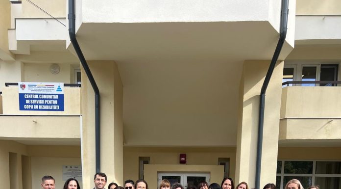 FOTO Judecători de la Tribunalul Vrancea, în vizită la Centrul Comunitar de Servicii pentru Copii cu Dizabilități Petrești
