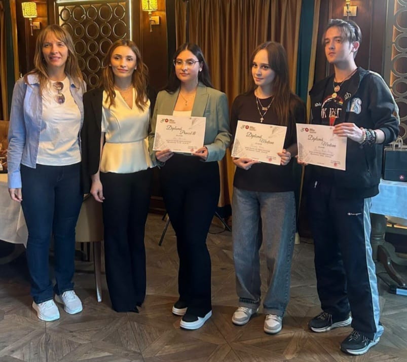 Lucrări ale elevilor de la Liceul de Artă Focșani, premiate de membrii Ordinului Arhitecților din România 4 premii elevi arte