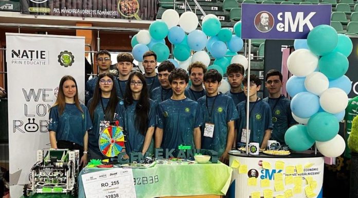 Echipele de robotică de la două colegii din Focșani, ambasadori în programul ”FIRST Like A Girl”