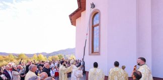 FOTO A fost sfințită biserica Parohiei Andreiașu de Sus