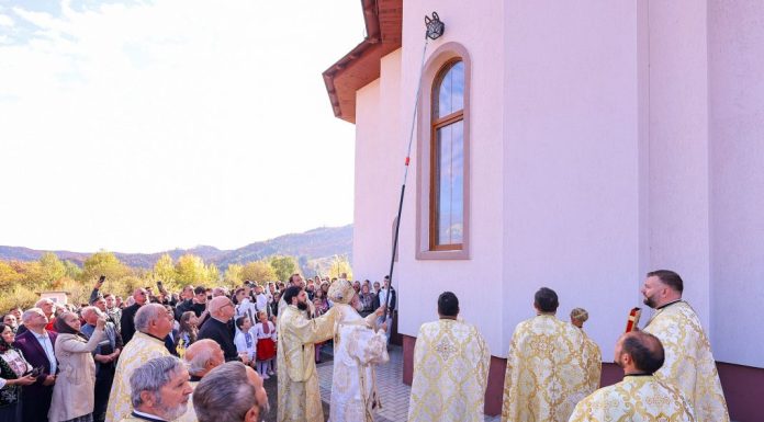 FOTO A fost sfințită biserica Parohiei Andreiașu de Sus