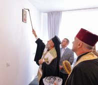 FOTO Trei familii sinistrate din Soveja au primit case noi din partea Arhiepiscopiei Buzăului și Vrancei 2 sfintire case soveja