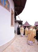 FOTO Slujbă de sfințire în Parohia Vidra, după lucrări de consolidare și restaurare 2 sfintire vidra