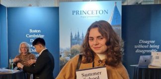 FOTO Elevă de la Liceul Slavici din Panciu, premiată la Global Essay Prize – John Locke Institute / Ea a primit și o bursă la un curs internațional