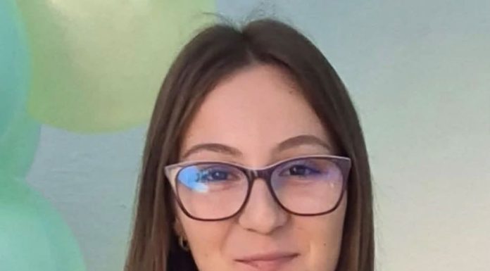 O adolescentă în stare gravă are nevoie de ajutorul semenilor