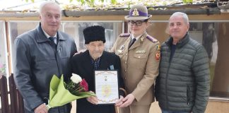 FOTO Veteran de 103 ani, sărbătorit de Garnizoana Focșani cu ocazia Zilei Armatei Române