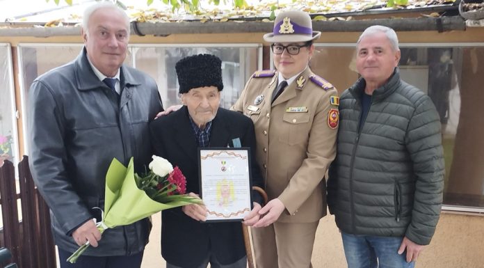 FOTO Veteran de 103 ani, sărbătorit de Garnizoana Focșani cu ocazia Zilei Armatei Române